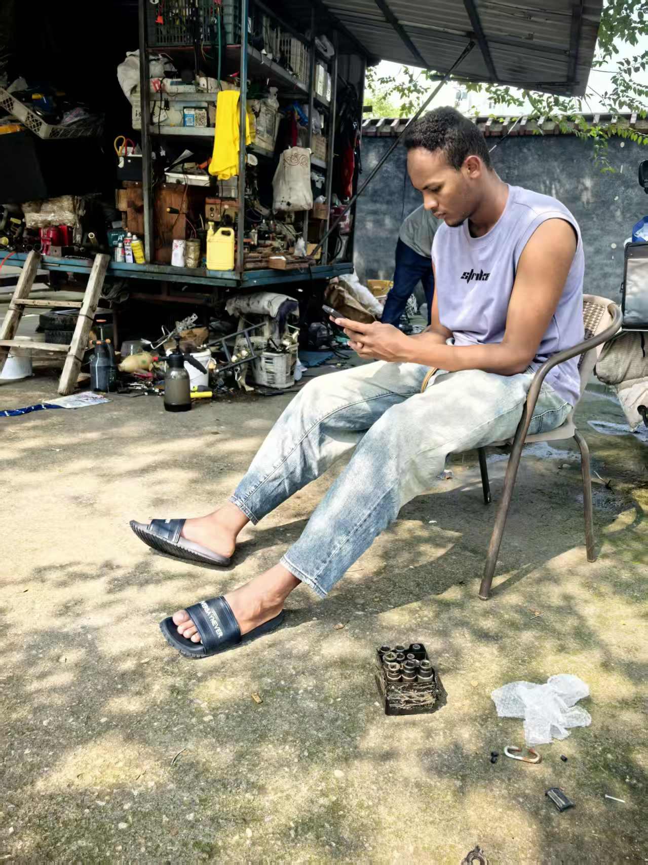 闲置1个月的房子终于又租出去了。
   这次是短租，租期1个月。是中介帮忙给租出
