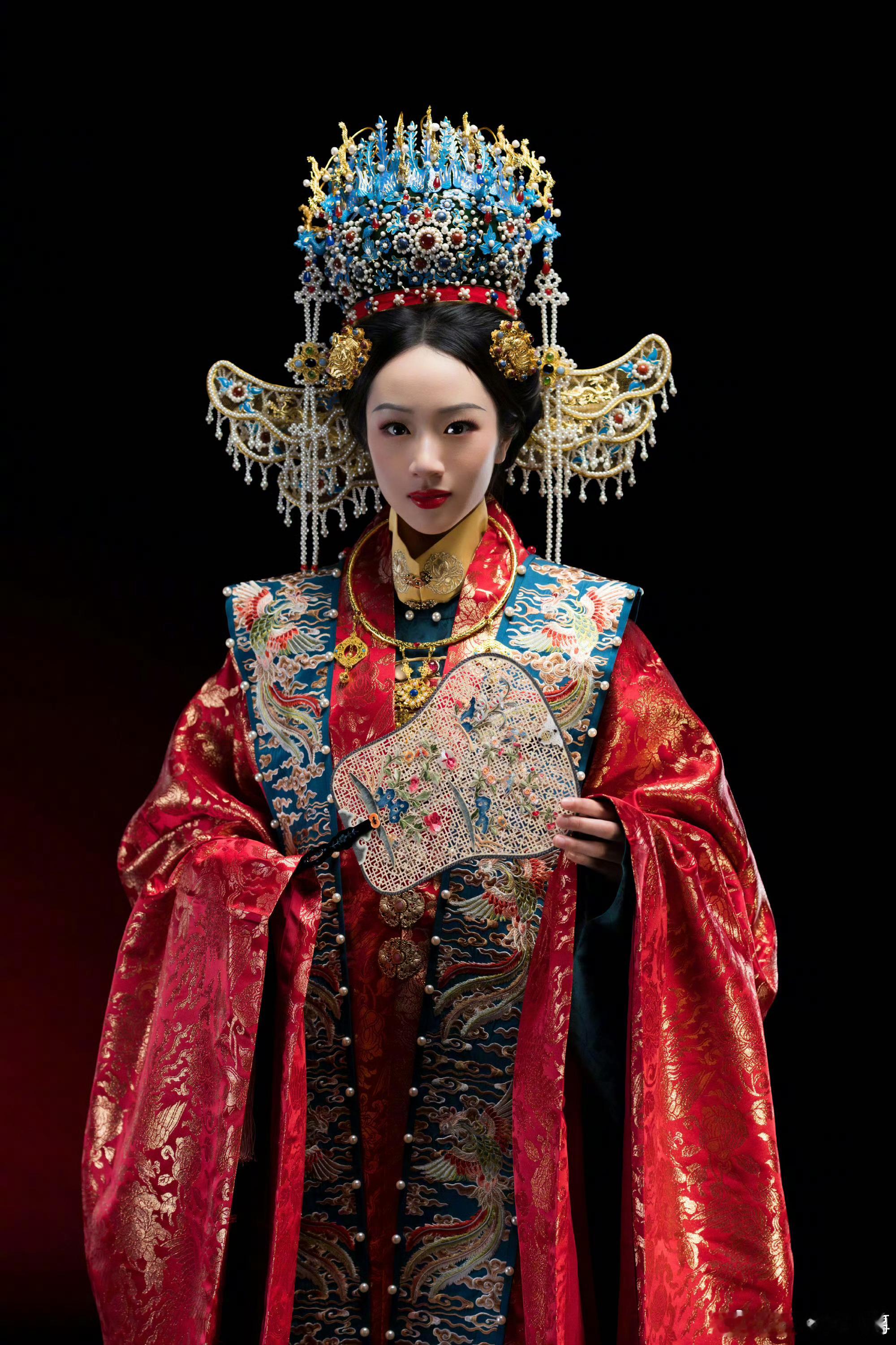吴尊晒NeiNei穿婚服时间过得太快了，记忆还停留在他们小时候，时间真是不饶人啊