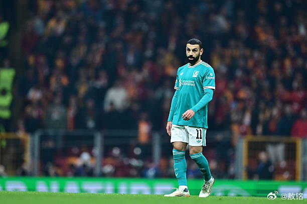 加拉塔萨雷vs利物浦 比赛踢到60分钟，罗伯逊换下柯克兹，以防柯克兹2黄1红被罚