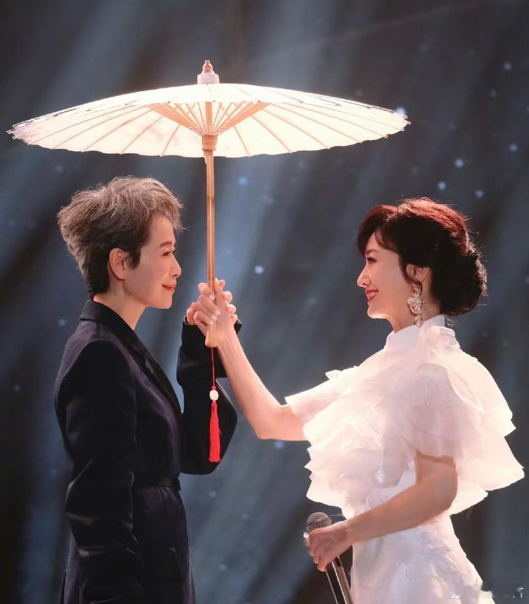 白蛇小青 芒果是懂我们想看什么的芒果台真的是抓住了我们的心！这对经典CP再次同框