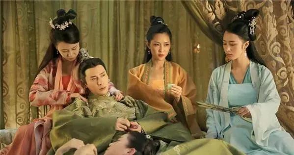 公元1564年，严世蕃正在和27个妻妾寻欢作乐，突然，几百个锦衣卫闯入他家，将他