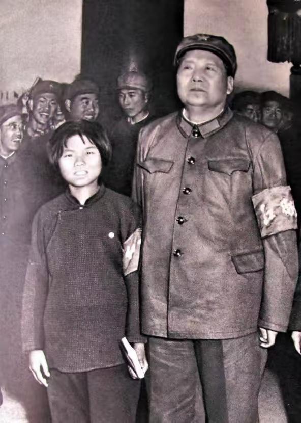 1966 年，焦裕禄已经离世两年，他一心治沙、为民奉献的事迹传遍全国。

9 月