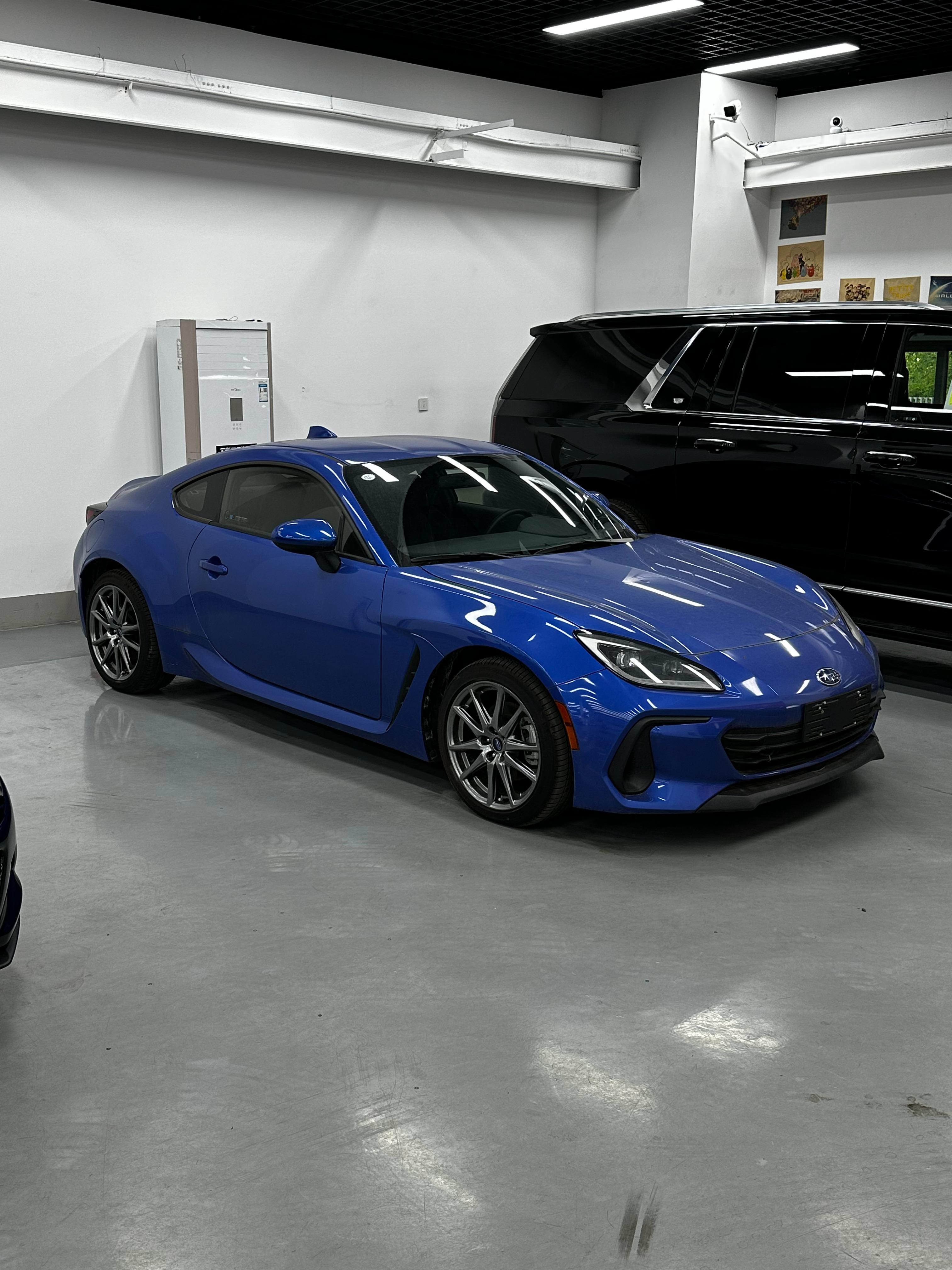 展厅新造到一台新车平行进口BRZ ZD8大家给估个价，22年生产，平行进口国六B