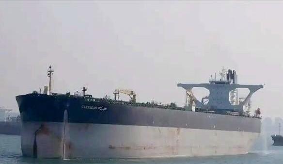 船东群里最近流行一句话：保险比货贵。
我上周跟一艘VLCC的船长视频，他刚把船名