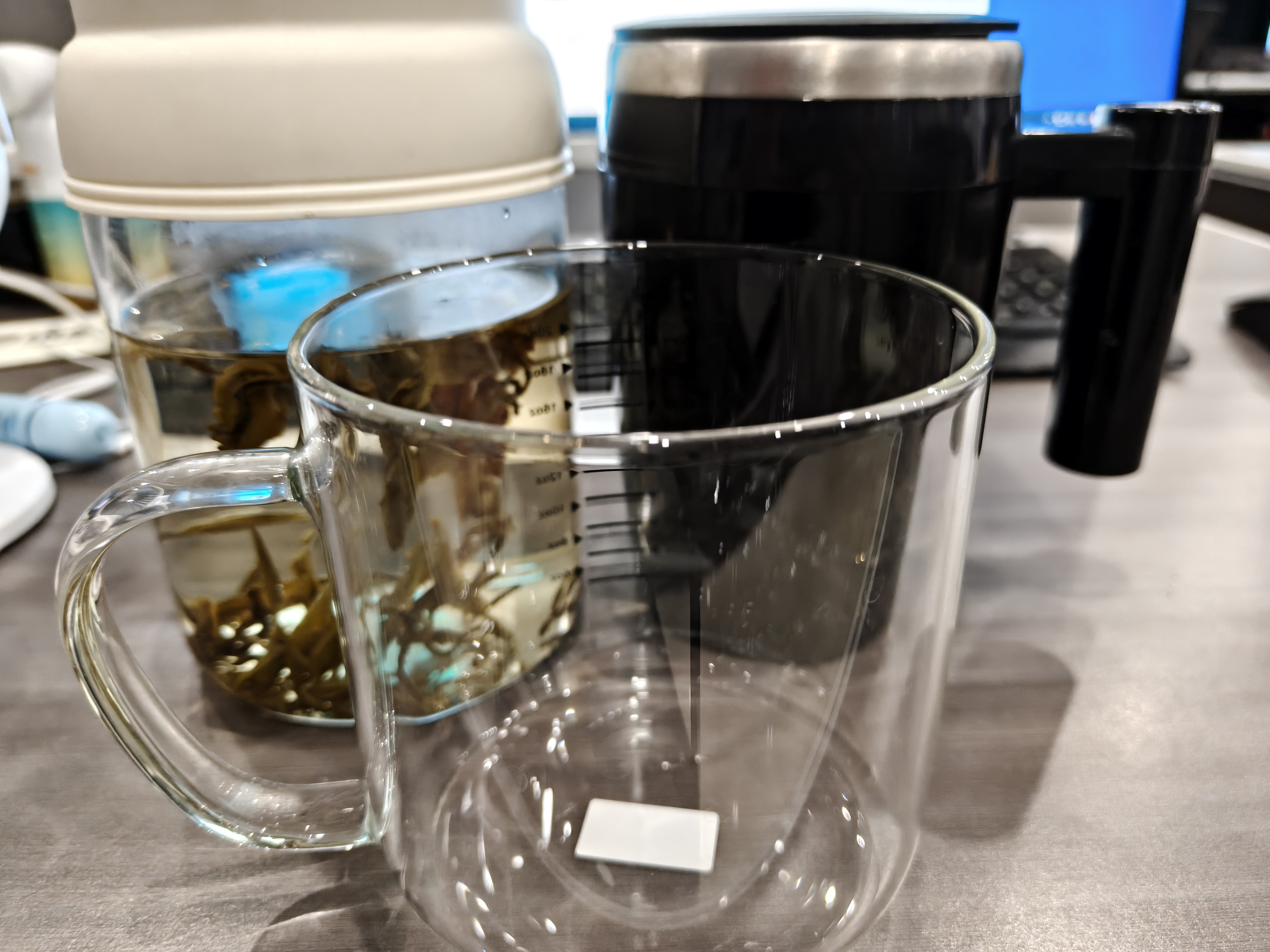 之前刷到冰牛奶的视频很心动，就搜了什么材质的杯子耐高温又能冷冻，回答是高硼硅玻璃
