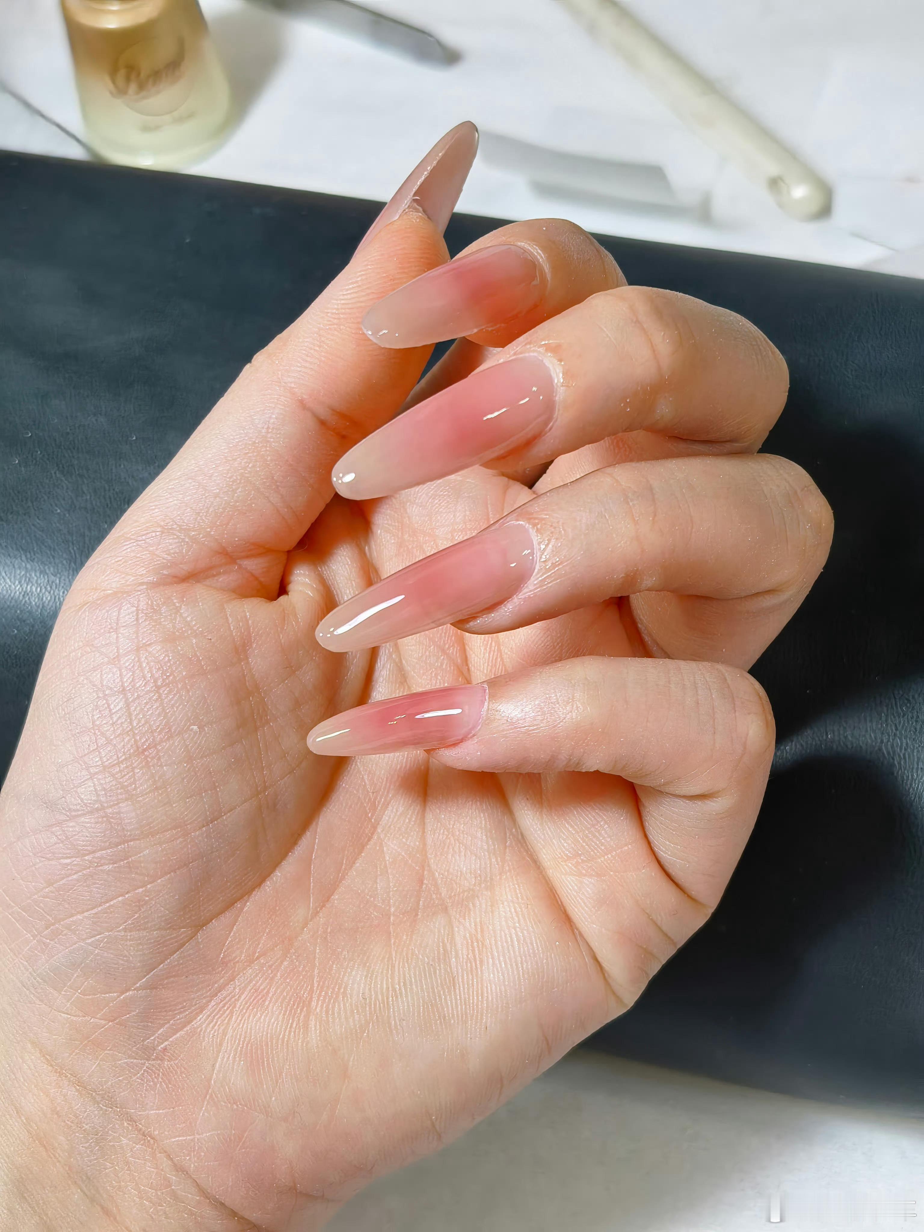 频繁做美甲 伤害不可逆距离上次做完美甲，我已经快有一年没有做过美甲了，我的指甲又