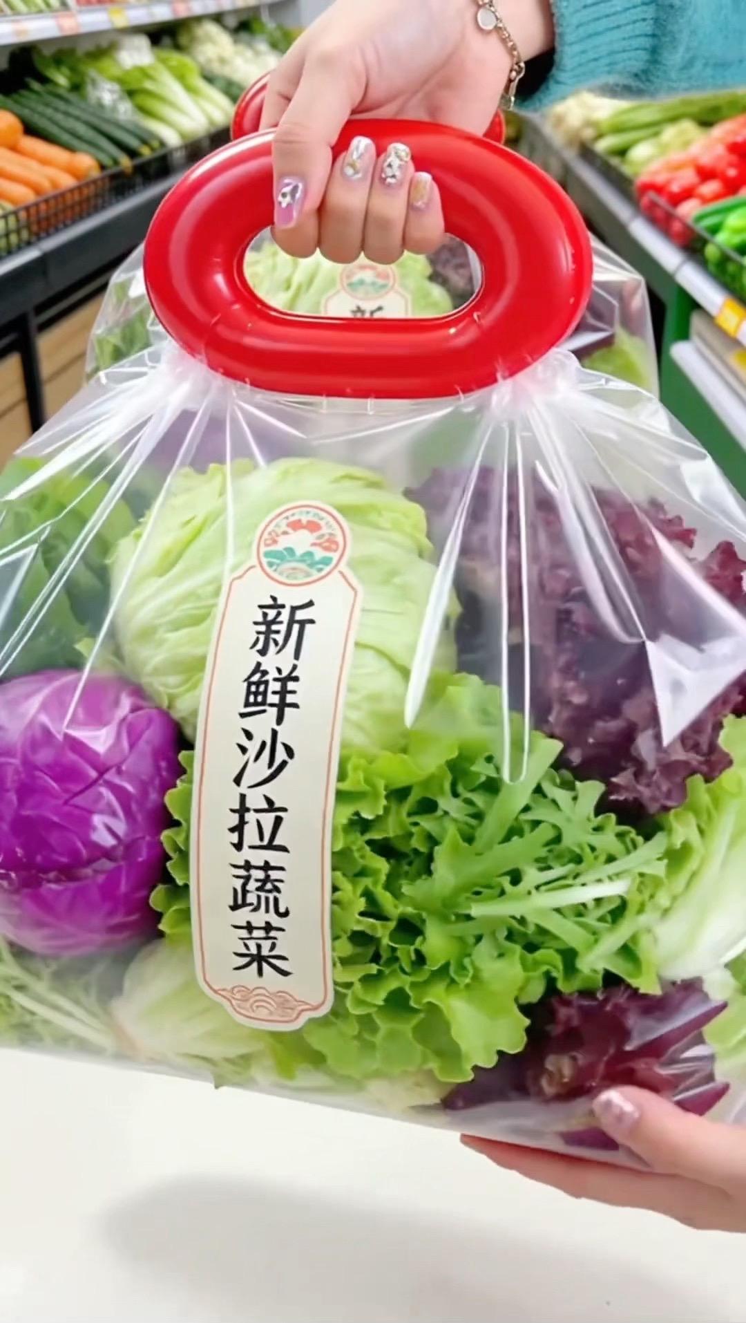 姐妹们，爱吃蔬菜沙拉的看过来！不用再去超市费劲挑选啦，这份搭配好的新鲜...