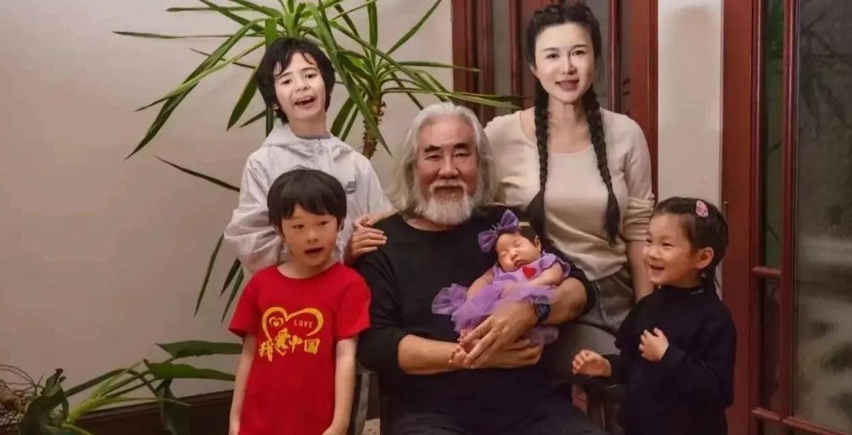 杜星霖的口碑回转，
说她坏话的人几乎没有了[捂脸]
她最近在直播间里说，如果能顺