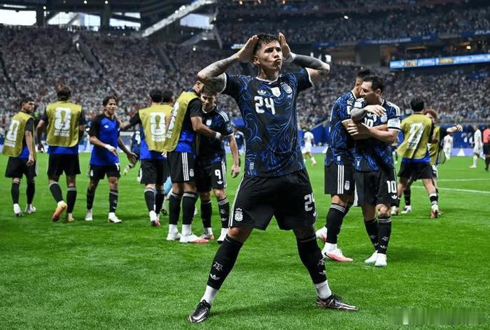 世界杯阿根廷2-1绝杀 北京时间7月16日凌晨世界杯半决赛，阿根廷2-1逆转英格