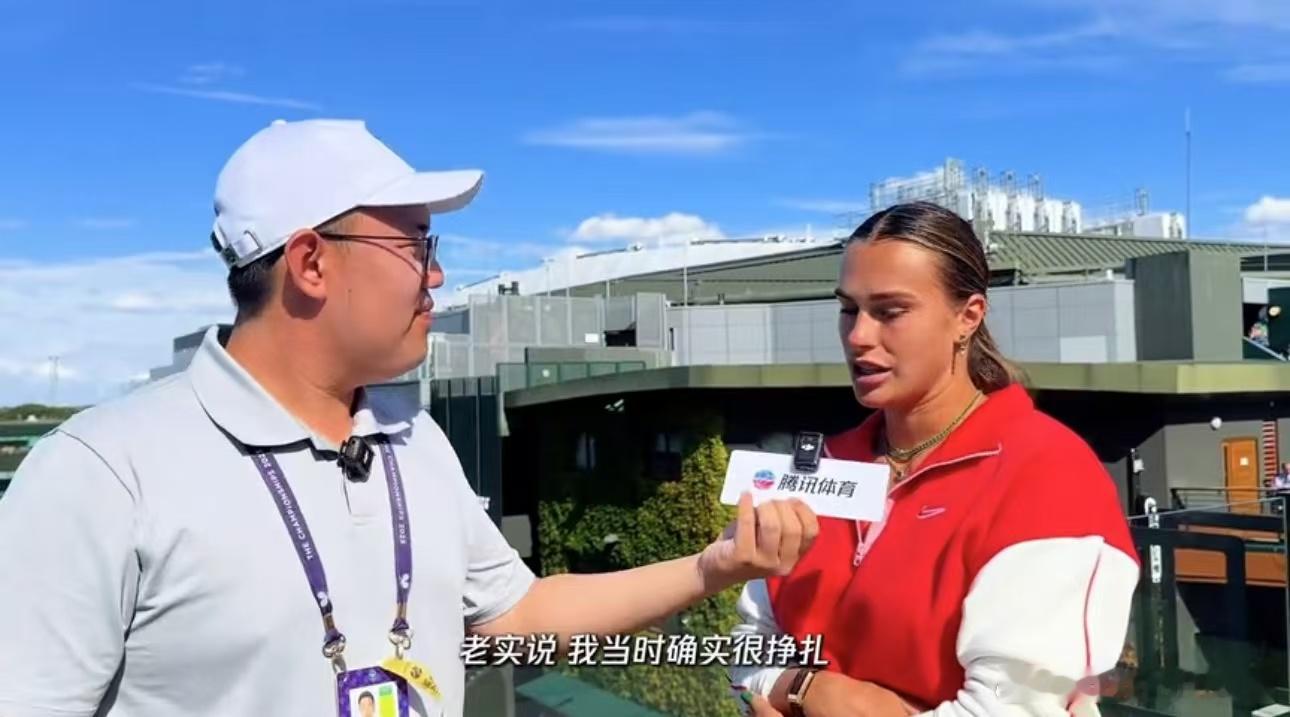 萨巴伦卡温网秀中文 温网的“冷门”不断，但萨巴伦卡依旧稳定发挥，直落两盘晋级。她