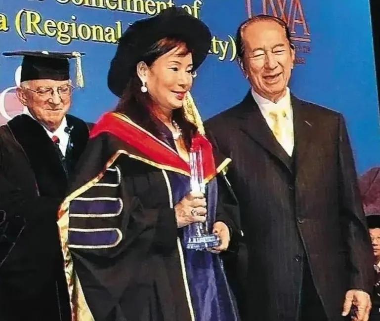 赌王三太陈婉珍原来是博士。

陈婉珍前不久成立了粤剧艺术团，二太家的何超琼、何超