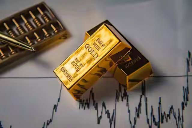 短期金价或将宽幅震荡央视发声：金价大幅回落，有人观望有人抄底，别再乱买黄金了！金