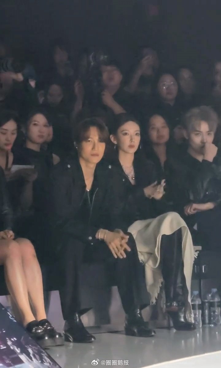 金钟仁程潇同框金钟仁程潇坐一起金钟仁程潇坐一起！这才是我应该看的同框 