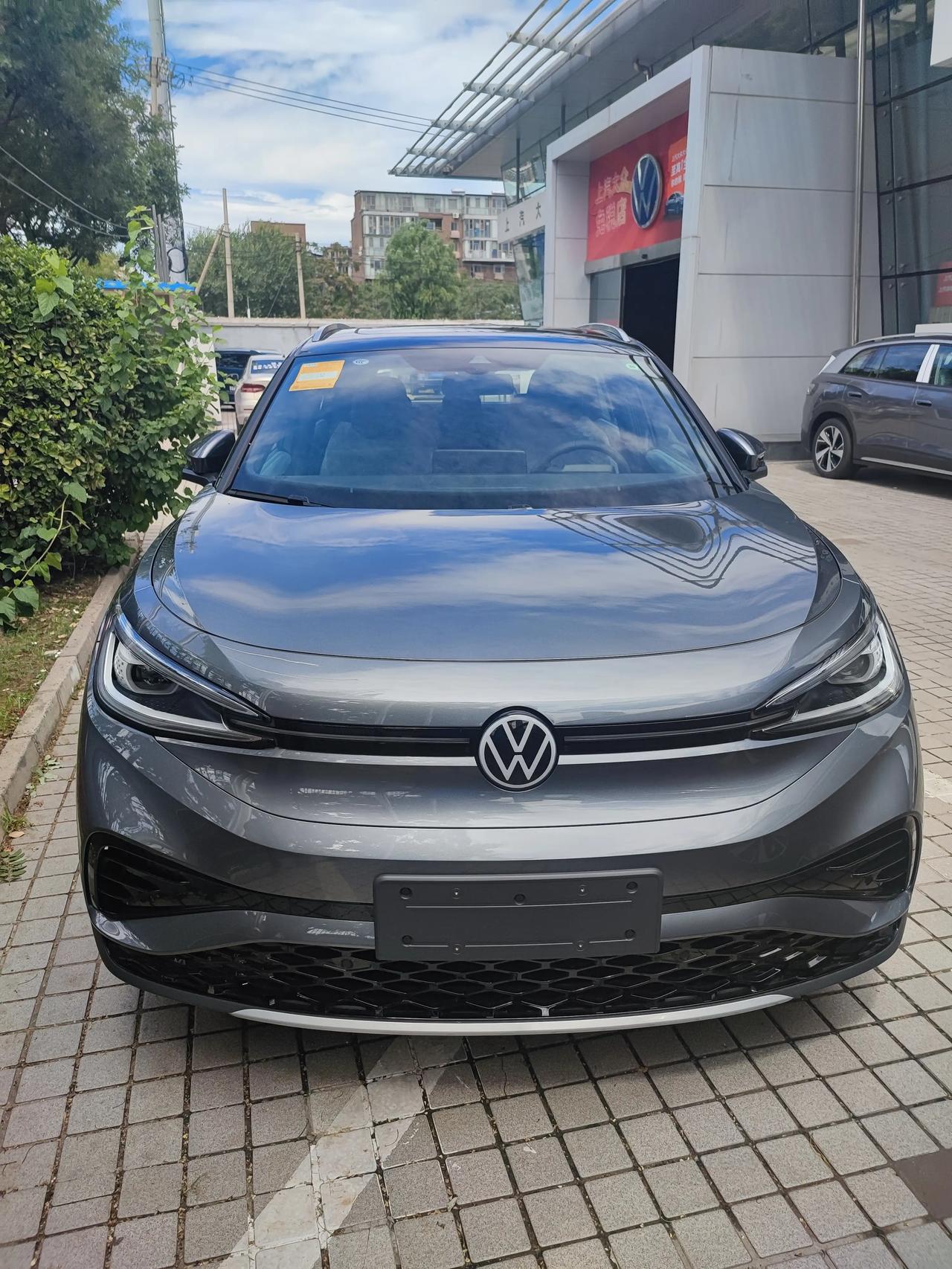 什么叫韭菜？来说说家里两辆新能源车的购车心路历程，纯纯韭黄的历程。
第一辆，特斯