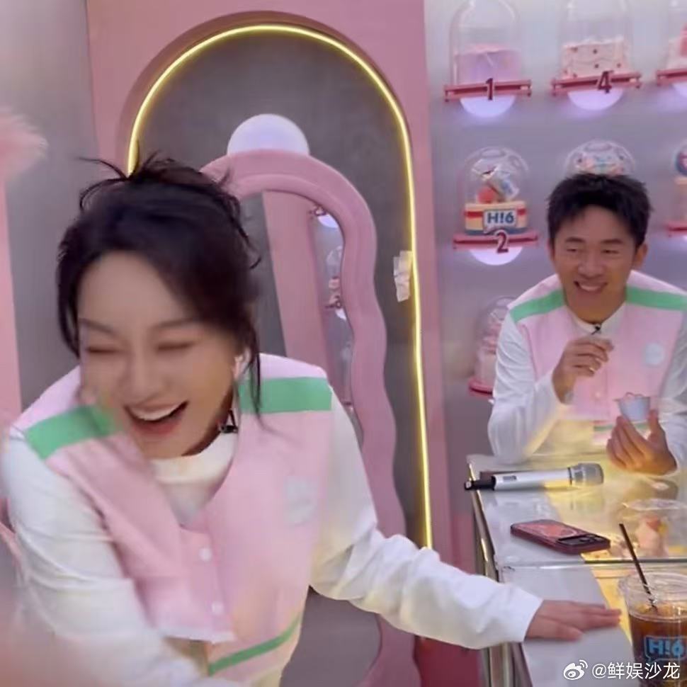 闫妮被何炅夸到脸红 你好星期六 微醺状态的闫妮遇上高情商何炅，害羞脸红名场面太好