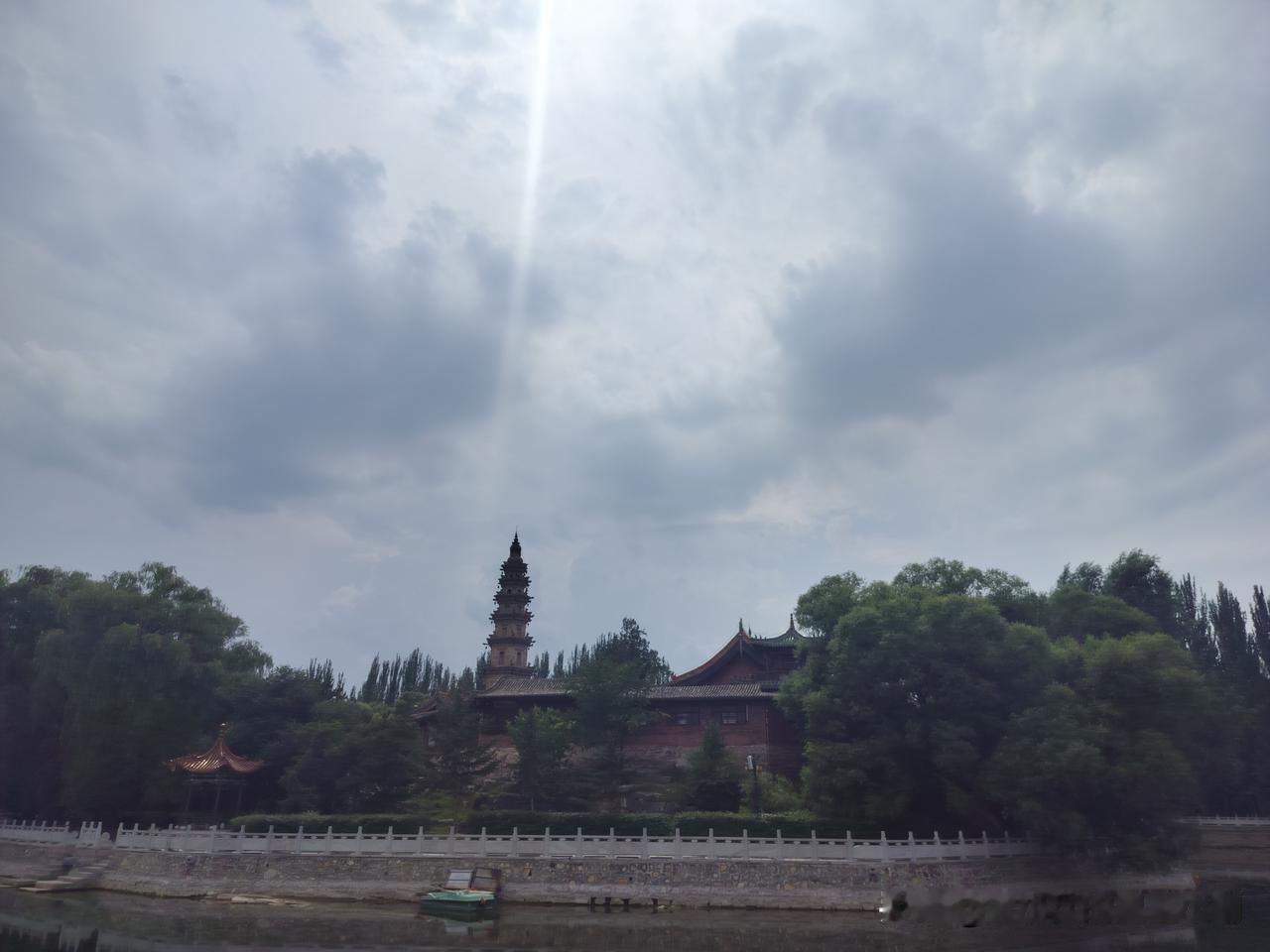 绿水青山绘就山西广灵水响堂