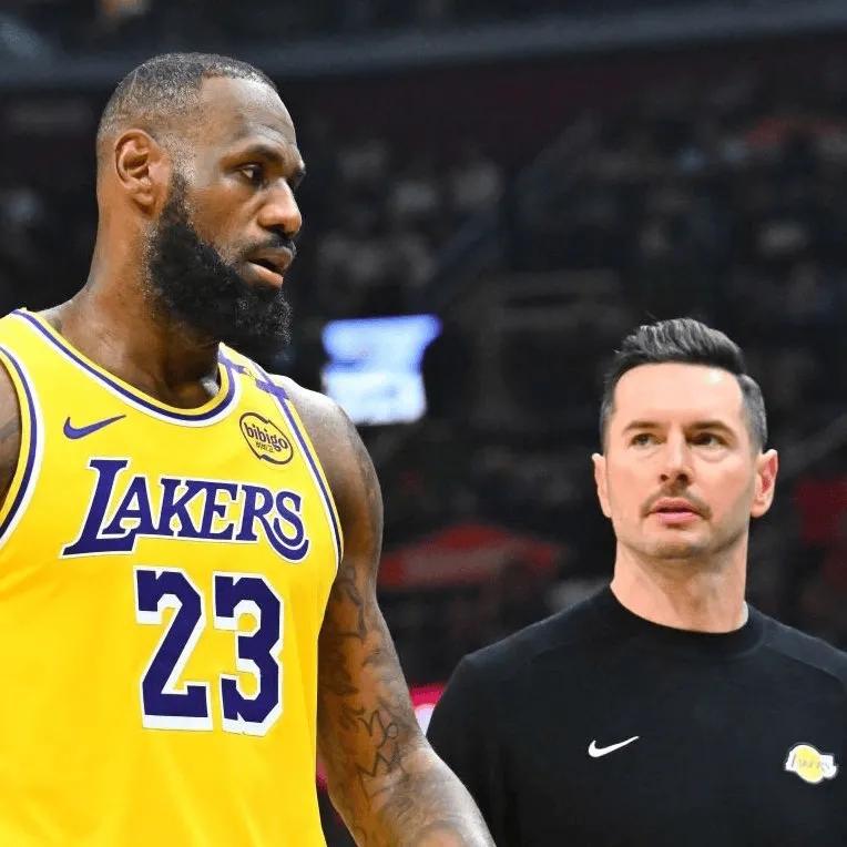 雷迪克：最理想的情况就是詹姆斯的球权使用率排名队内第三。
这个观点，极为地正确。