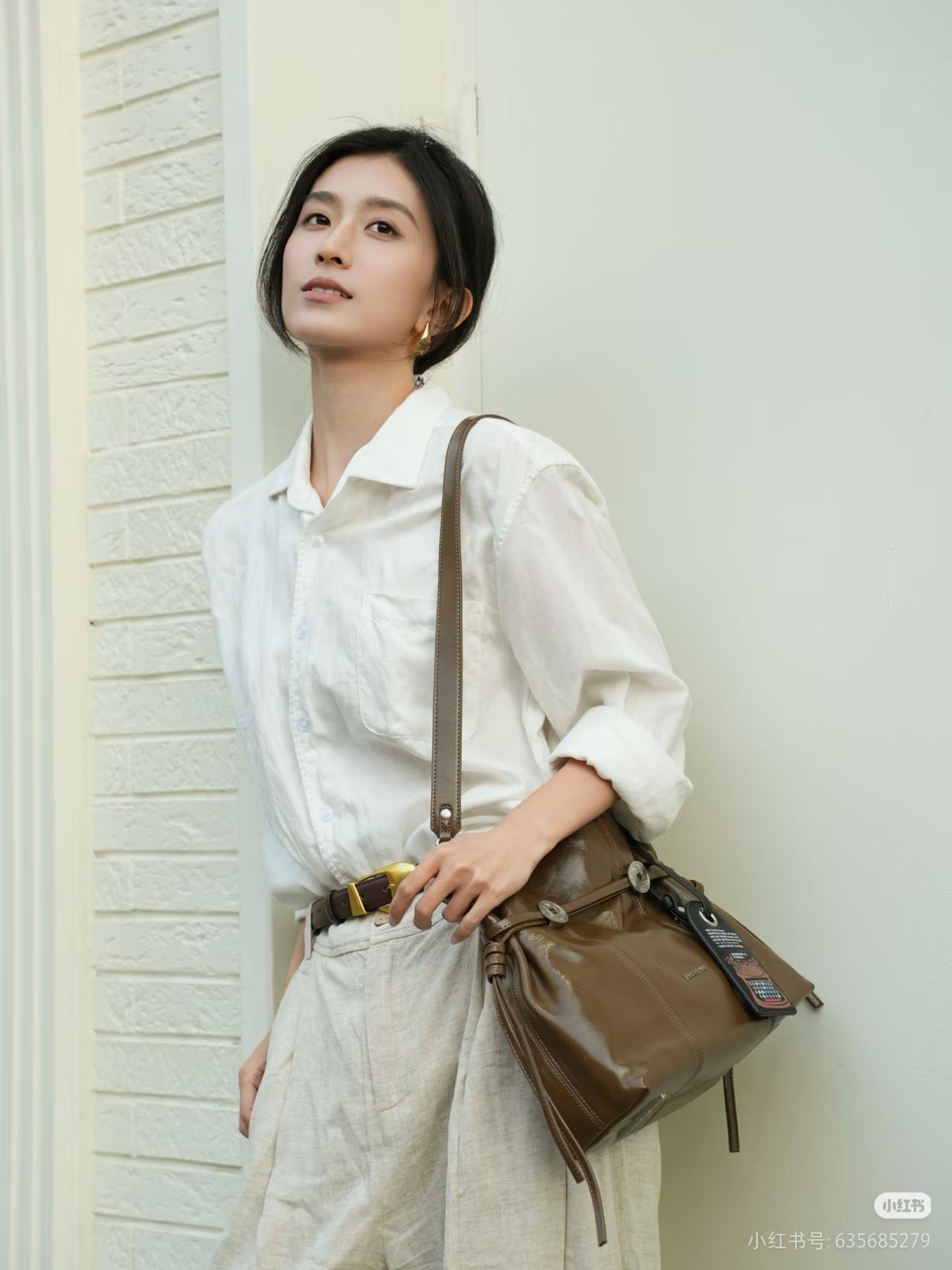 白衣飘飘，古韵悠长。