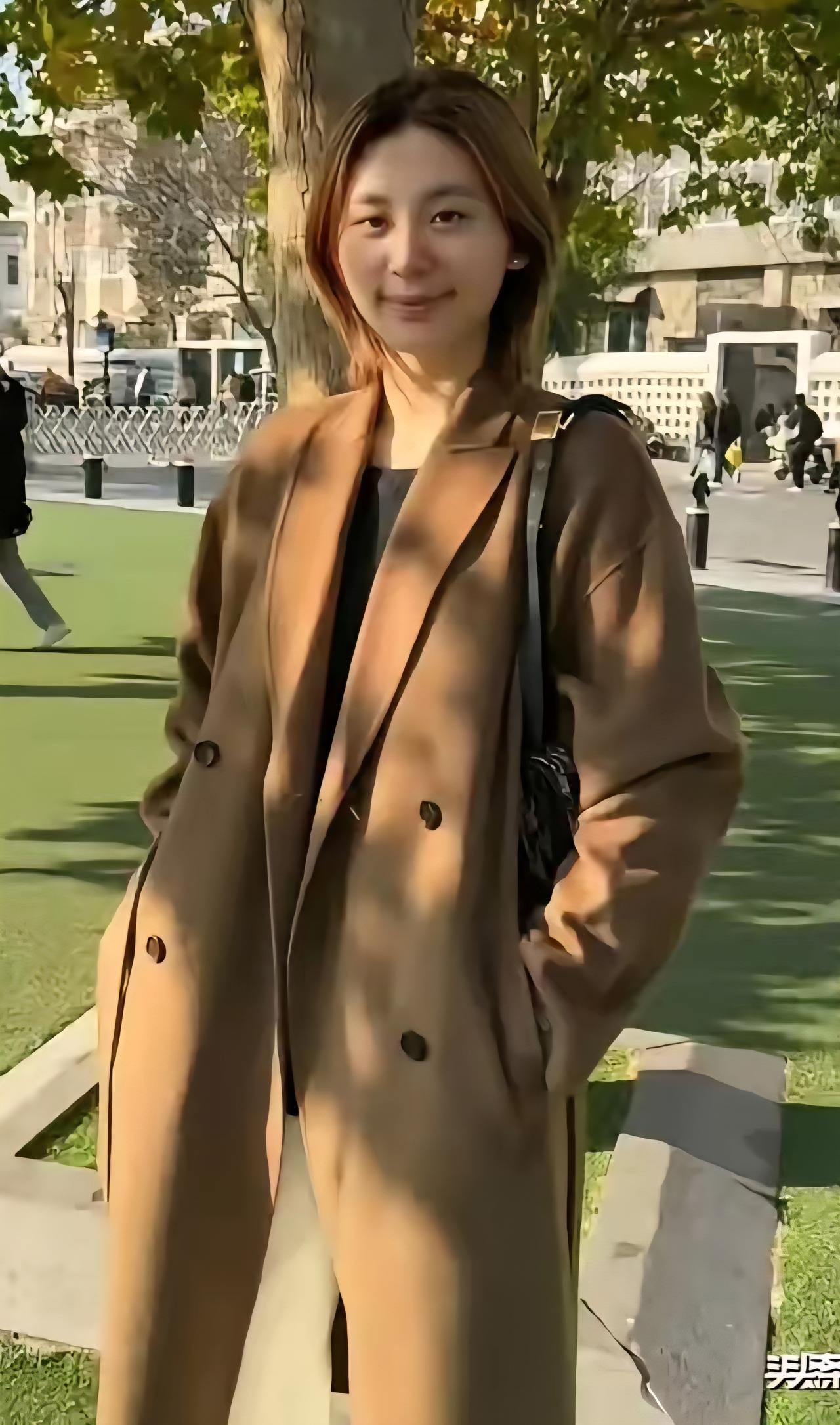 陈熠是在削发明志？在重庆冠军赛四分之一决赛失利后，陈熠换了新发型，留短发，穿风衣