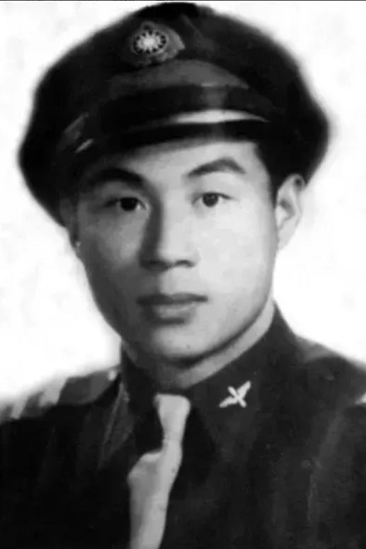 1983年，县领导下乡视察，在孙家村，一个老人烧水招待他，他看了老人一眼，面露惊