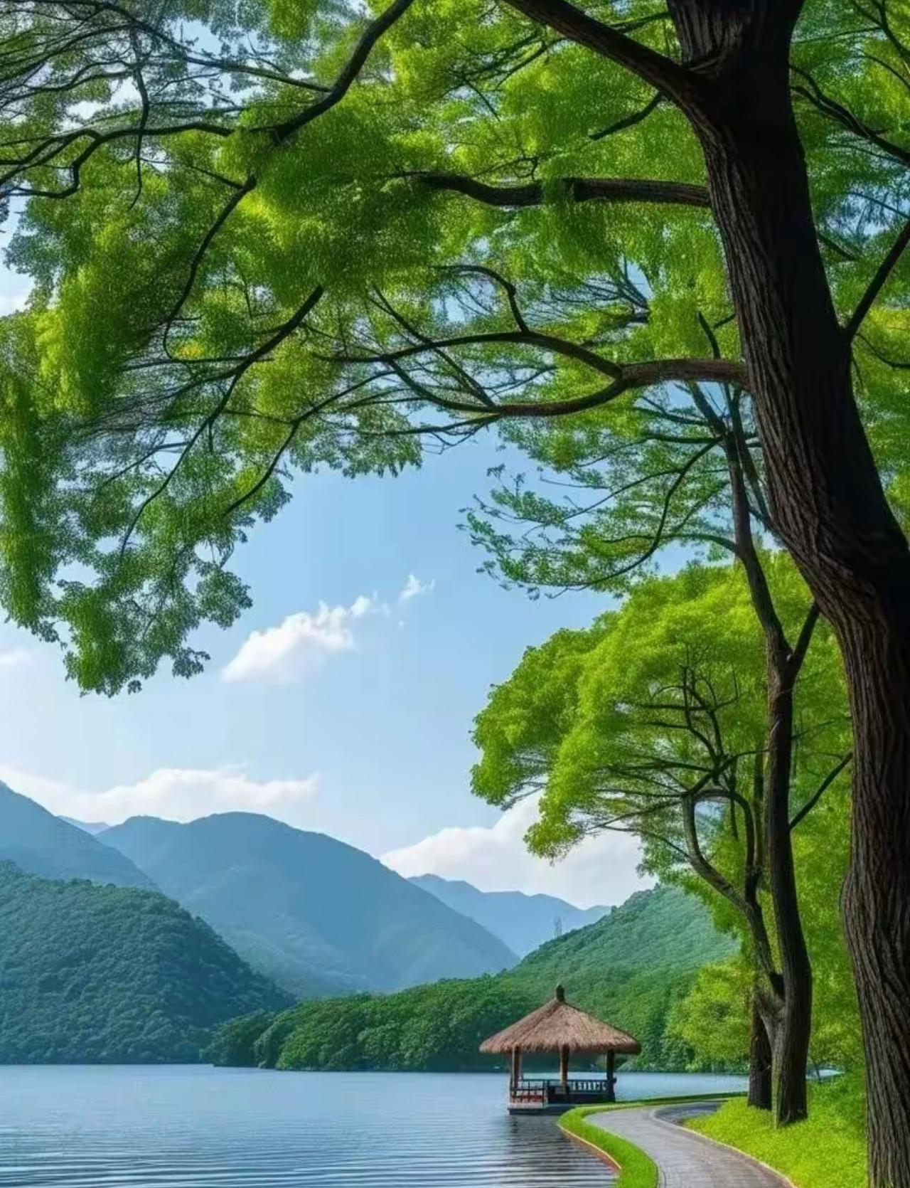 七十自乐
 
人到七十心放宽，
烦恼琐事抛一边。
早睡早起勤锻炼，
无病无痛赛神