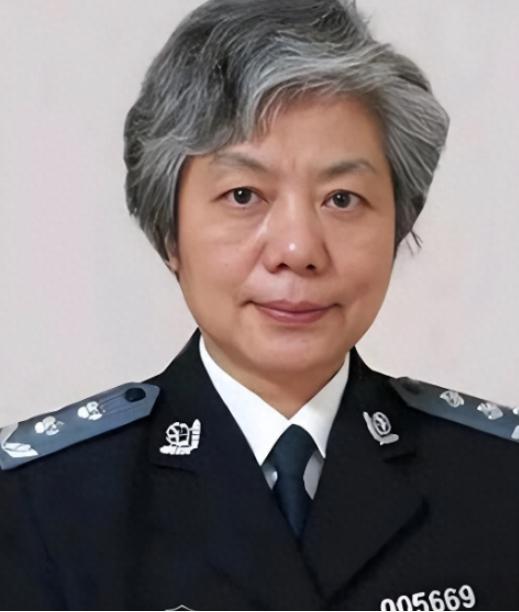 2024年，中国人民公安大学李玫瑾建议，凡是扶了老人被要求天价赔偿的，在老人拿不