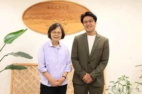 民进党台北市长参选人沈伯洋今（1日）传出，明天上午将与议员参选人共同赴台北市选委