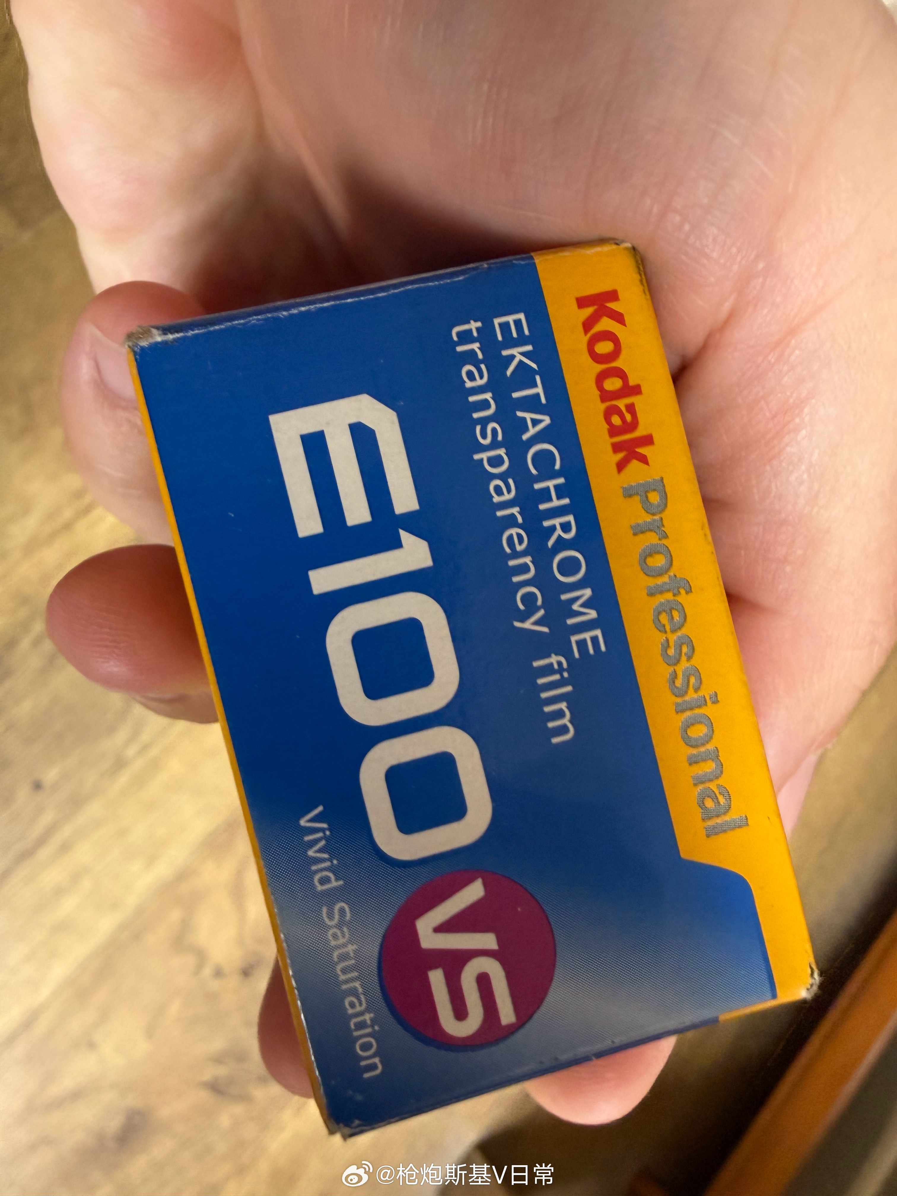 冰箱里快20年的反转片，不知道出来会是什么样颜色，可惜卷还在，能拍的设备没了。 