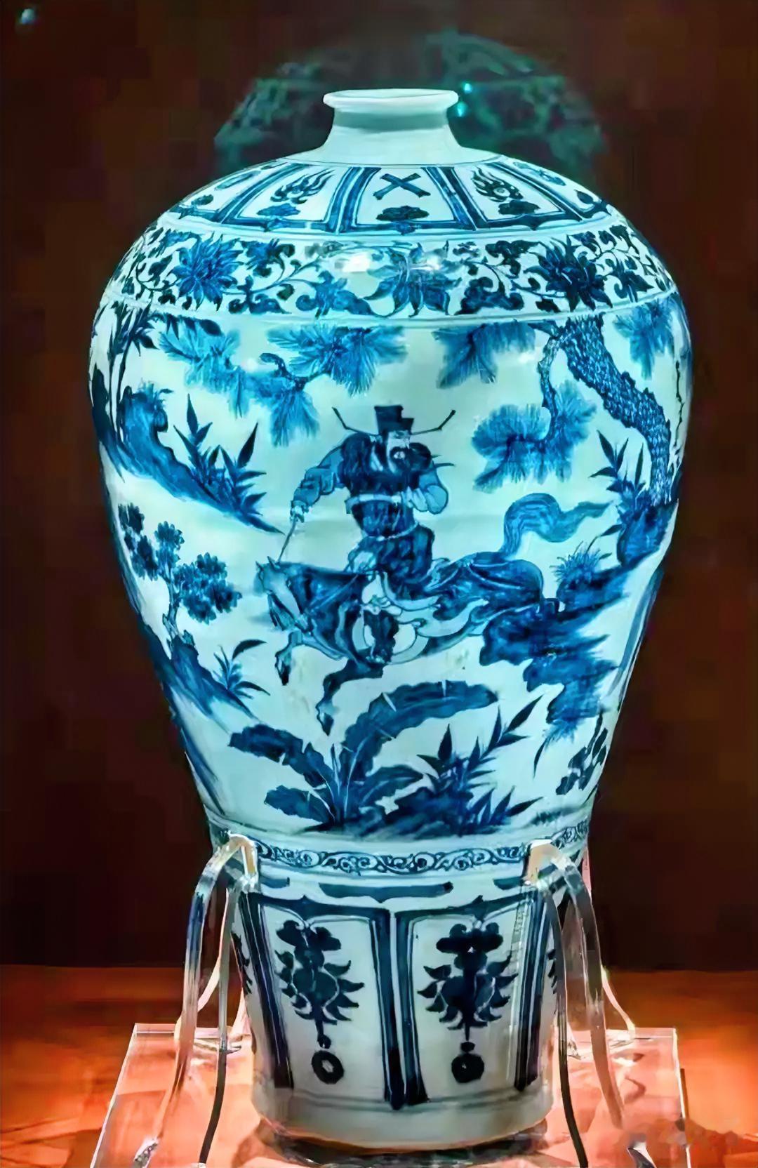 “萧何月下追韩信”元青花罐。
大家猜猜这个真品值多少钱？