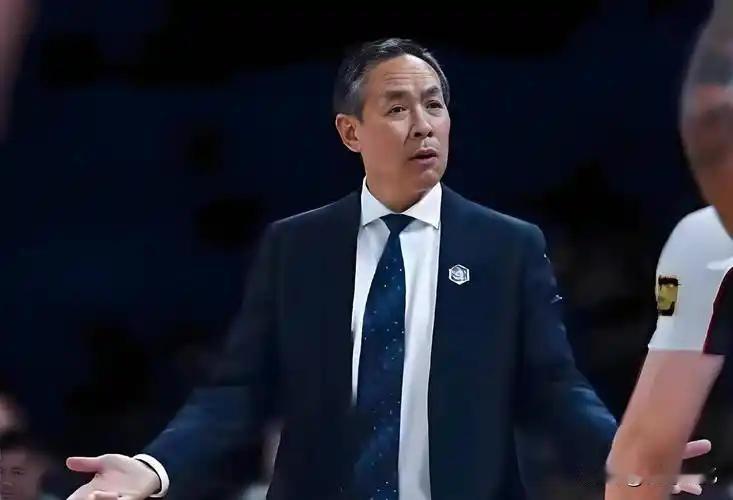 许利民，现任CBA北京首钢篮球俱乐部主教练，1966年5月出生在辽宁省抚顺。
于