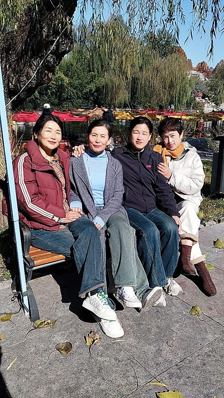 墨镜一戴谁也不爱 又是开心的一天 一起看风景 在一起的美好时光