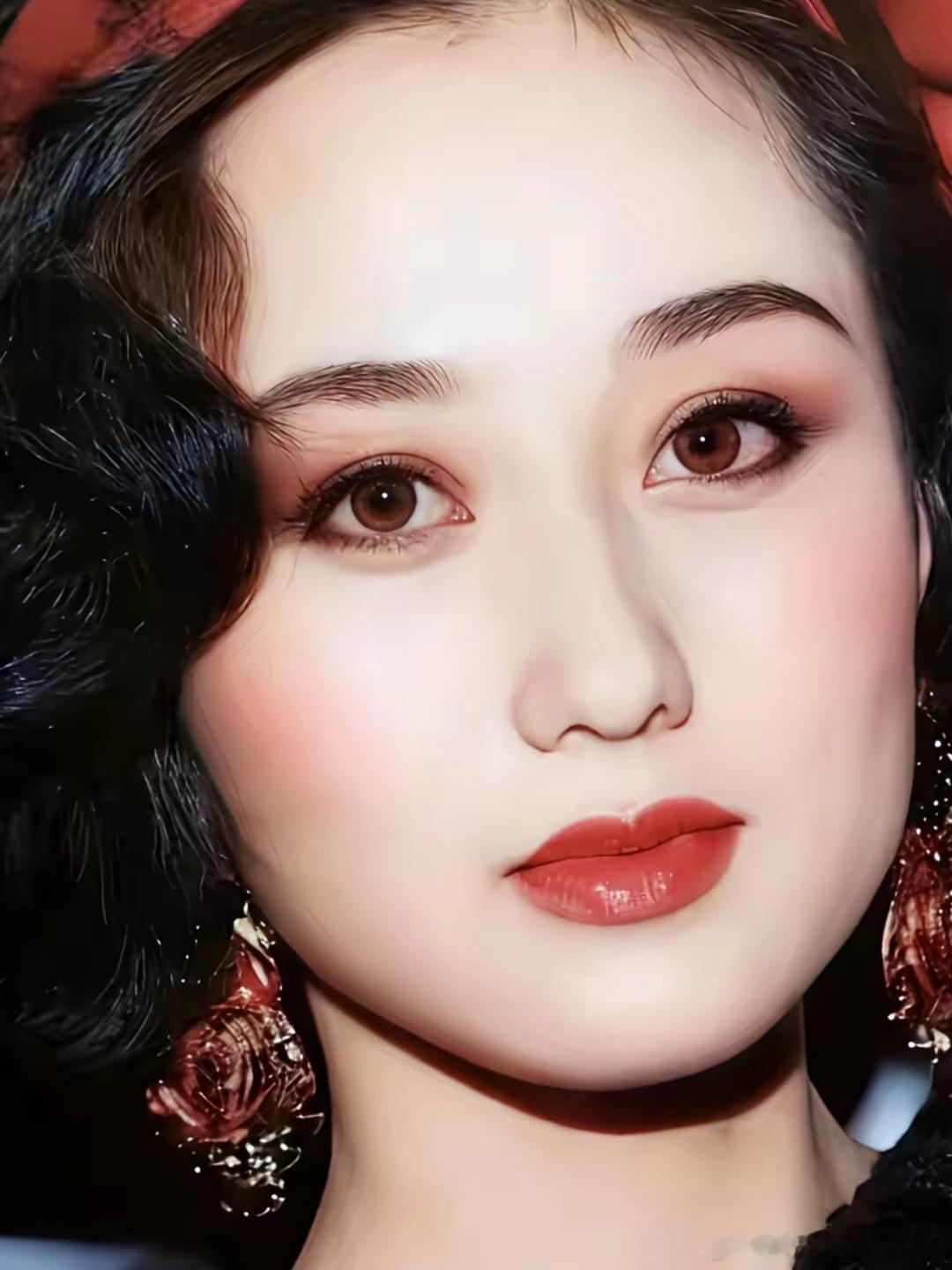 利智的水汪汪的大眼睛真美 