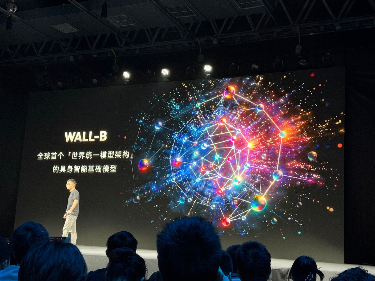 作为小米战投领投的机器人公司，自变量在这两天确实吸引了来自各方的关注。自变量42