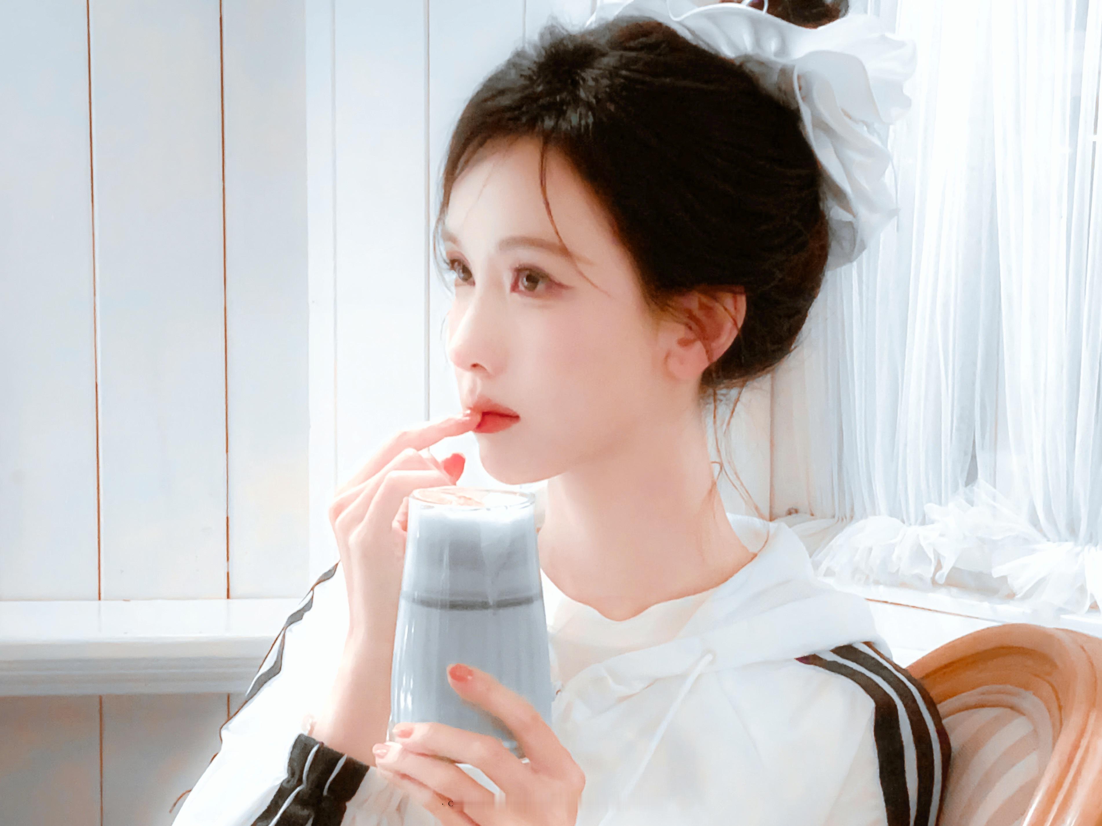 产出-陈都灵-🐰陈都灵化妆睡着 评论区无法共情 /陈都灵