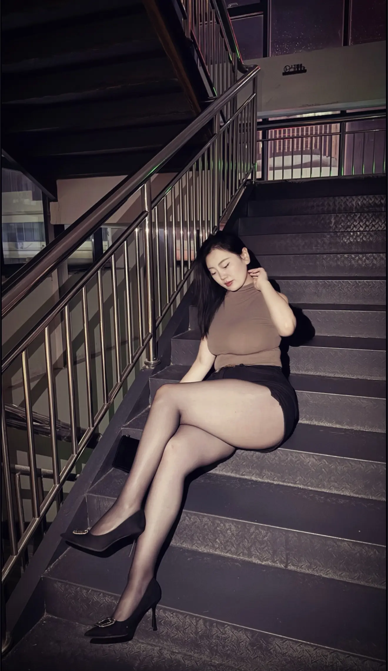 想给你一脚 又怕你抓着我的腿不放