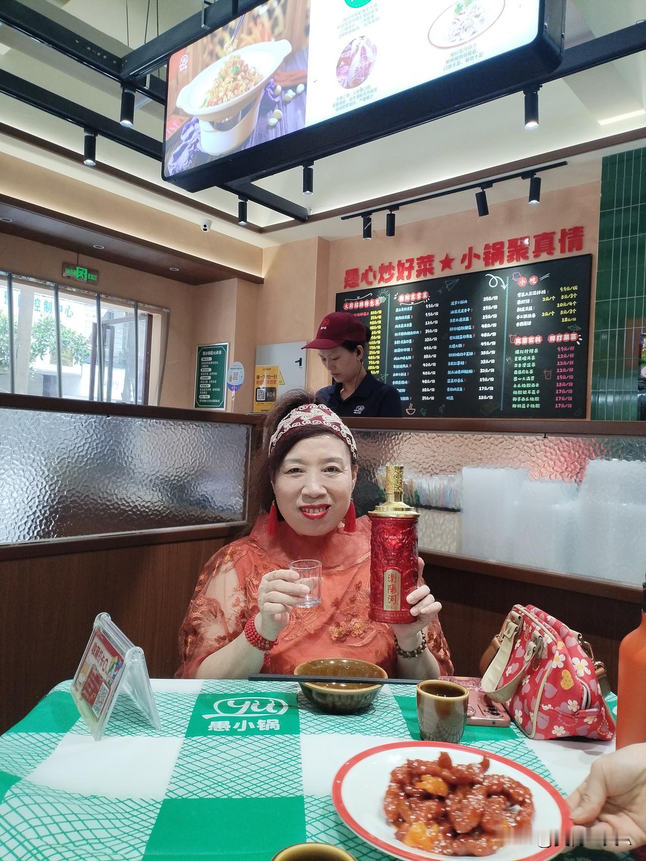 人，进入社会这个交际圈，本是一回生，二回熟，三回则有可能成好朋友。
这就客观地说