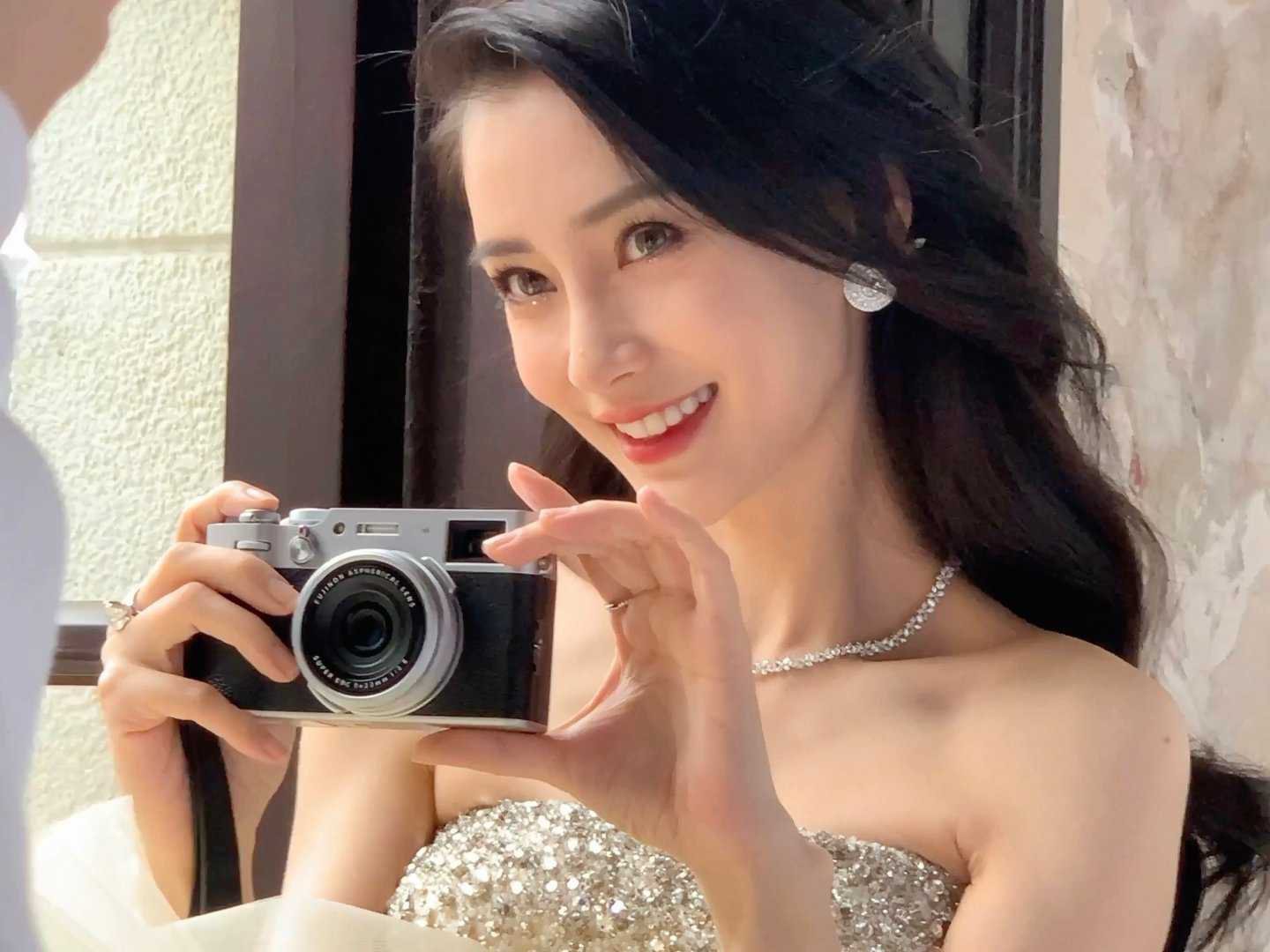 angelababy angelababy “我沿着星河捡着你遗落在月亮旁的浪漫