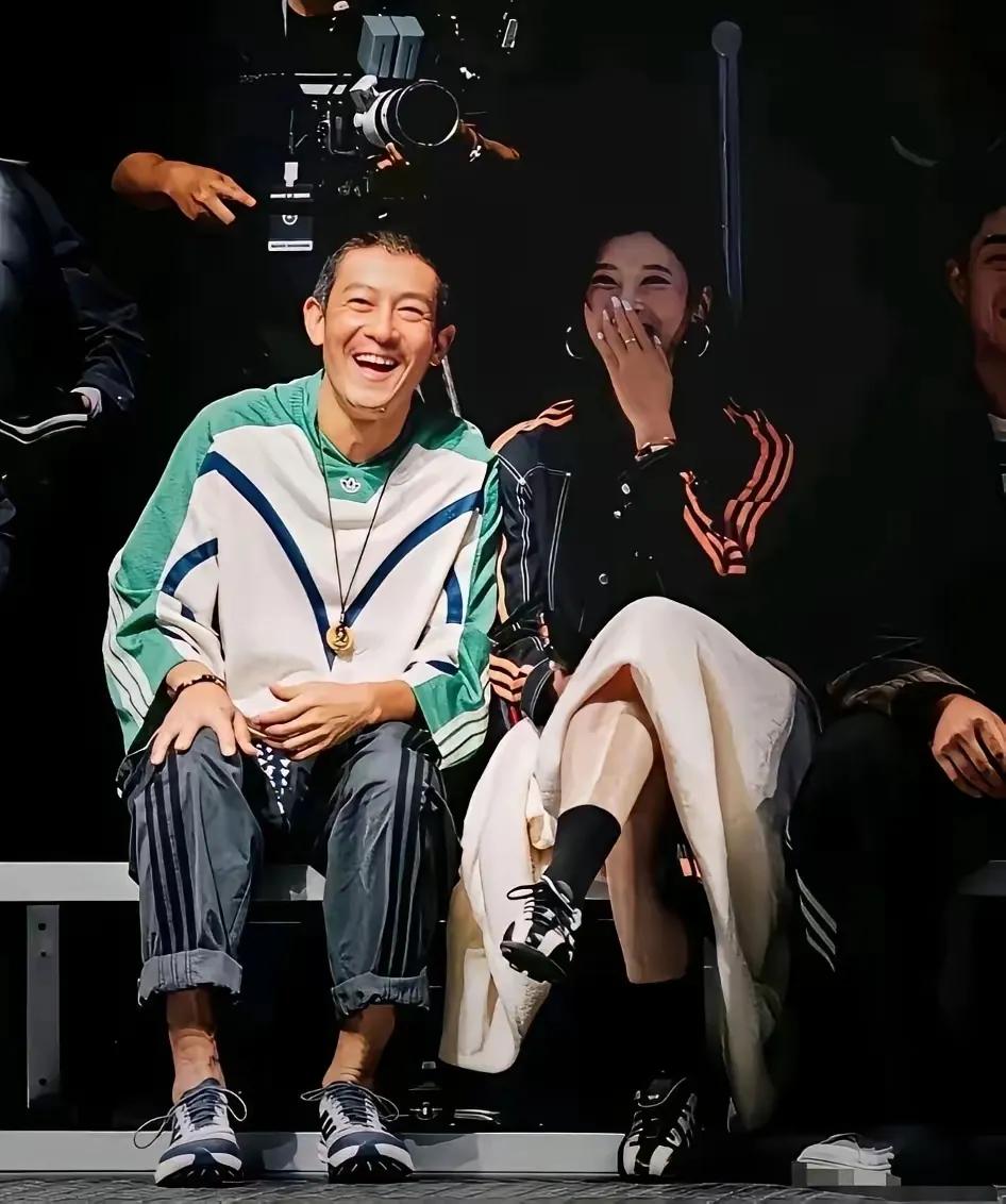 曾几何时，“艳照门"拱起多大的搂子。
这一回主角陈冠希和短跑运动员吴艳妮一同出现