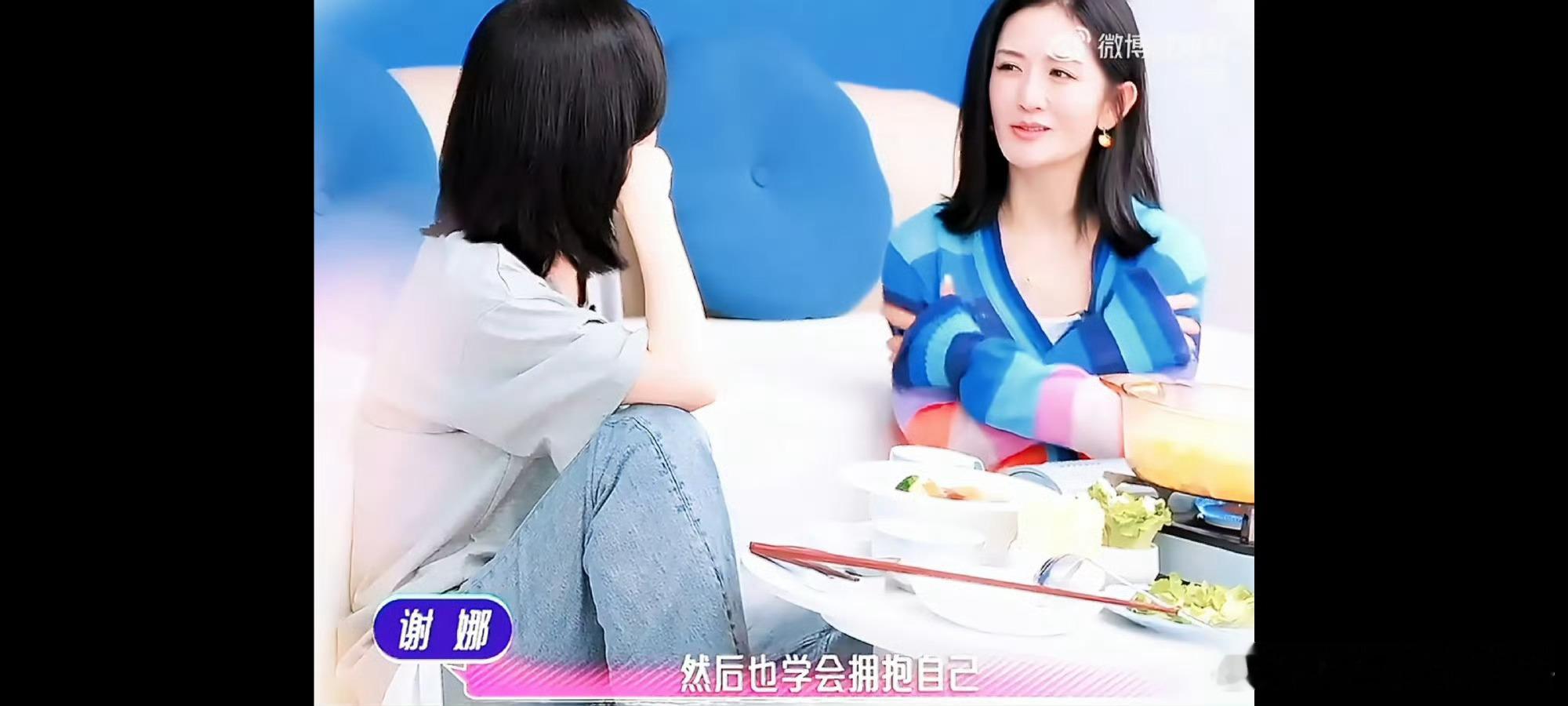 谢娜李晟比心合照谢娜李晟比心合照🈶，两人重温姐姐宿舍，一整个梦回浪姐了，期待姐