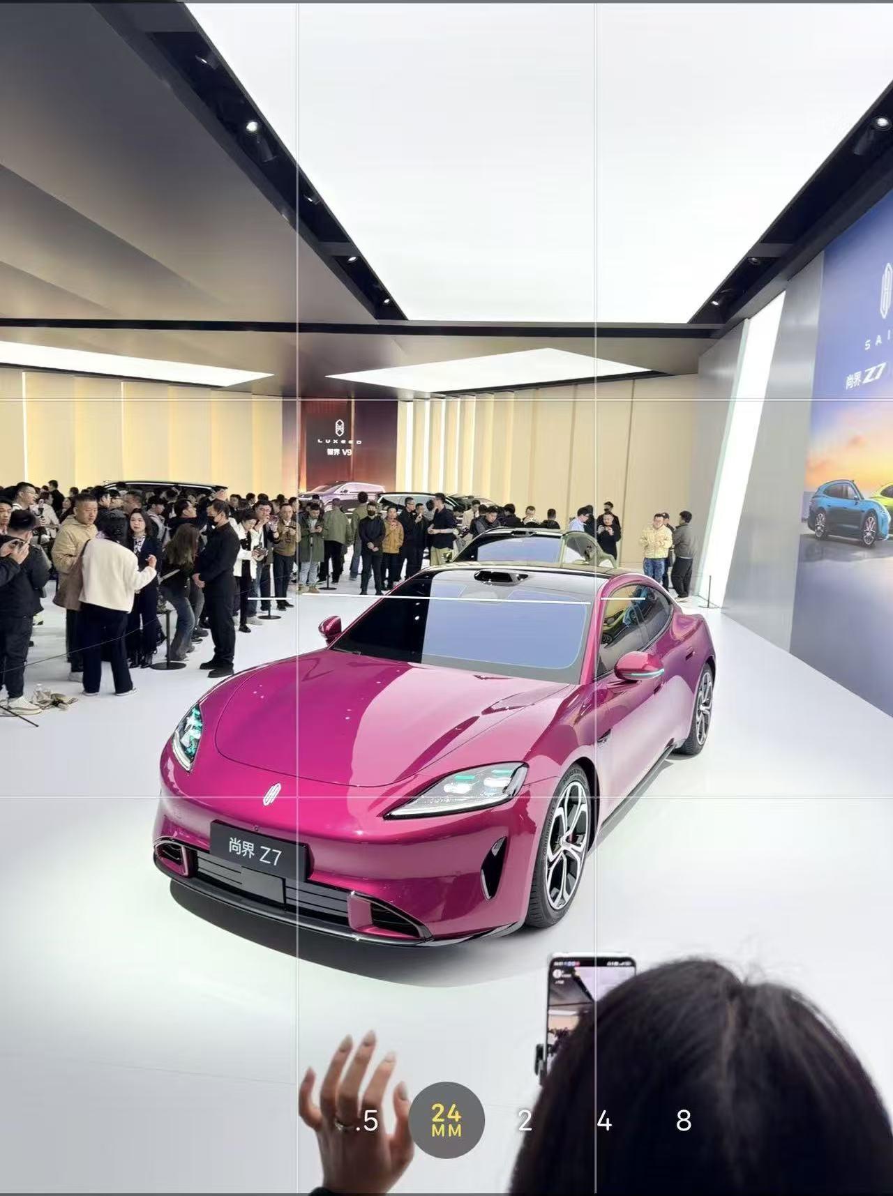 尚界，Z7系列，同样现场“随拍图”，尚界媲美“精修式随拍”（大概率就是“主动安排