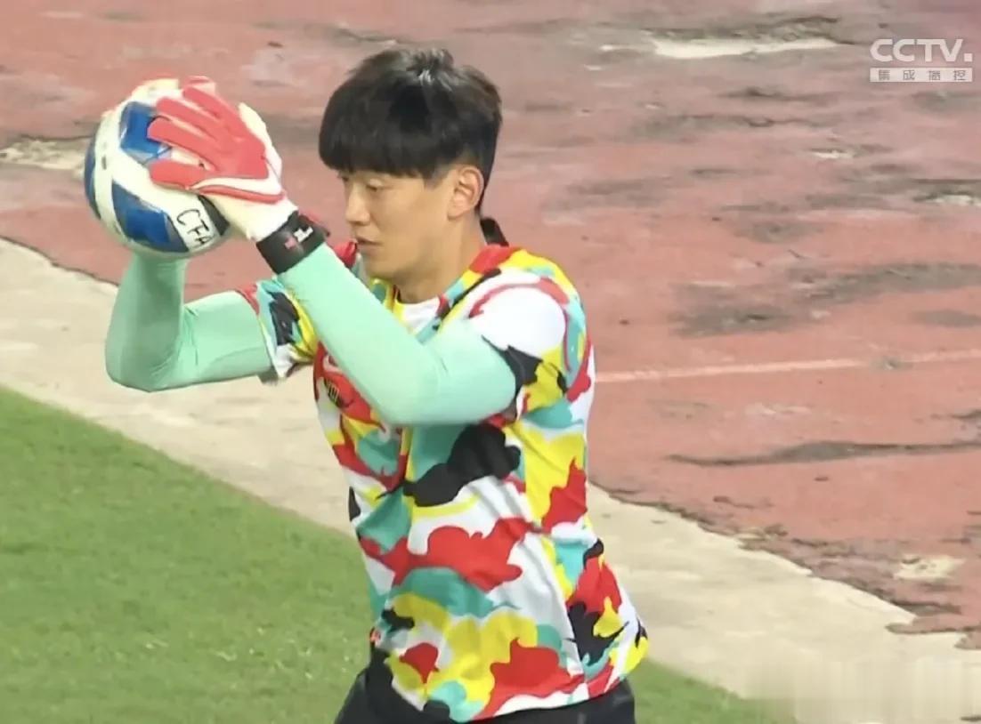 颜骏凌！又是颜骏凌！泰国队第二脚射正，皮球应声入网⚽️

北京时间11月16日2
