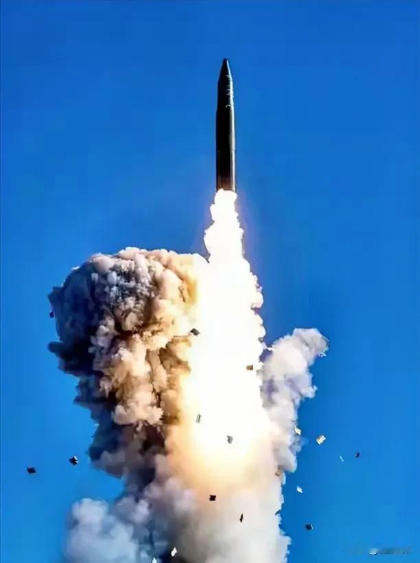 真理都在射程之内，尊严镶在弹锋之上，12000公里的精准打击，震慑宵小，扬我国威