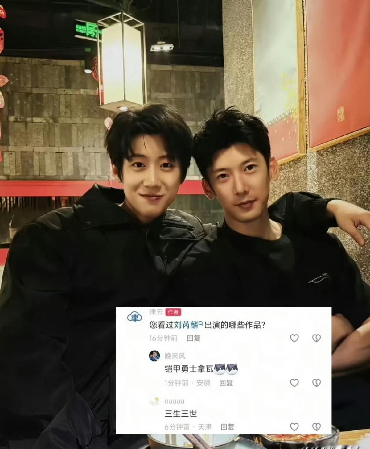 他不是靠热搜翻身，是靠老婆和生活翻身。
以前私联粉丝，热搜是骂名；现在路边亲一口