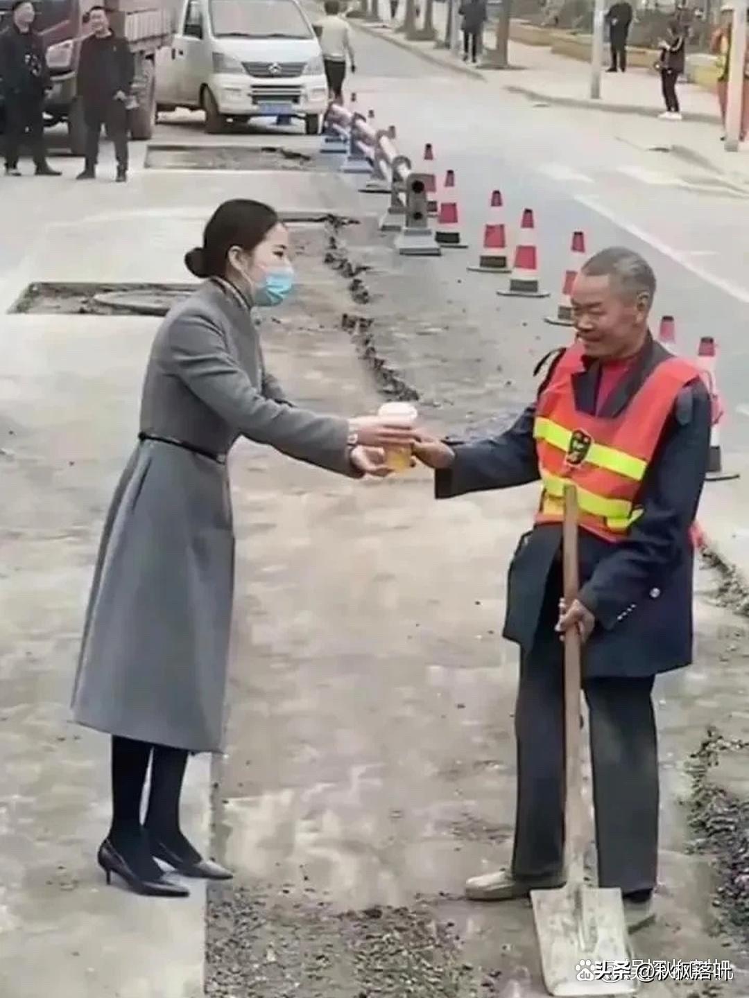 被第一个图片感动到了，被第二张图片恶心到了！