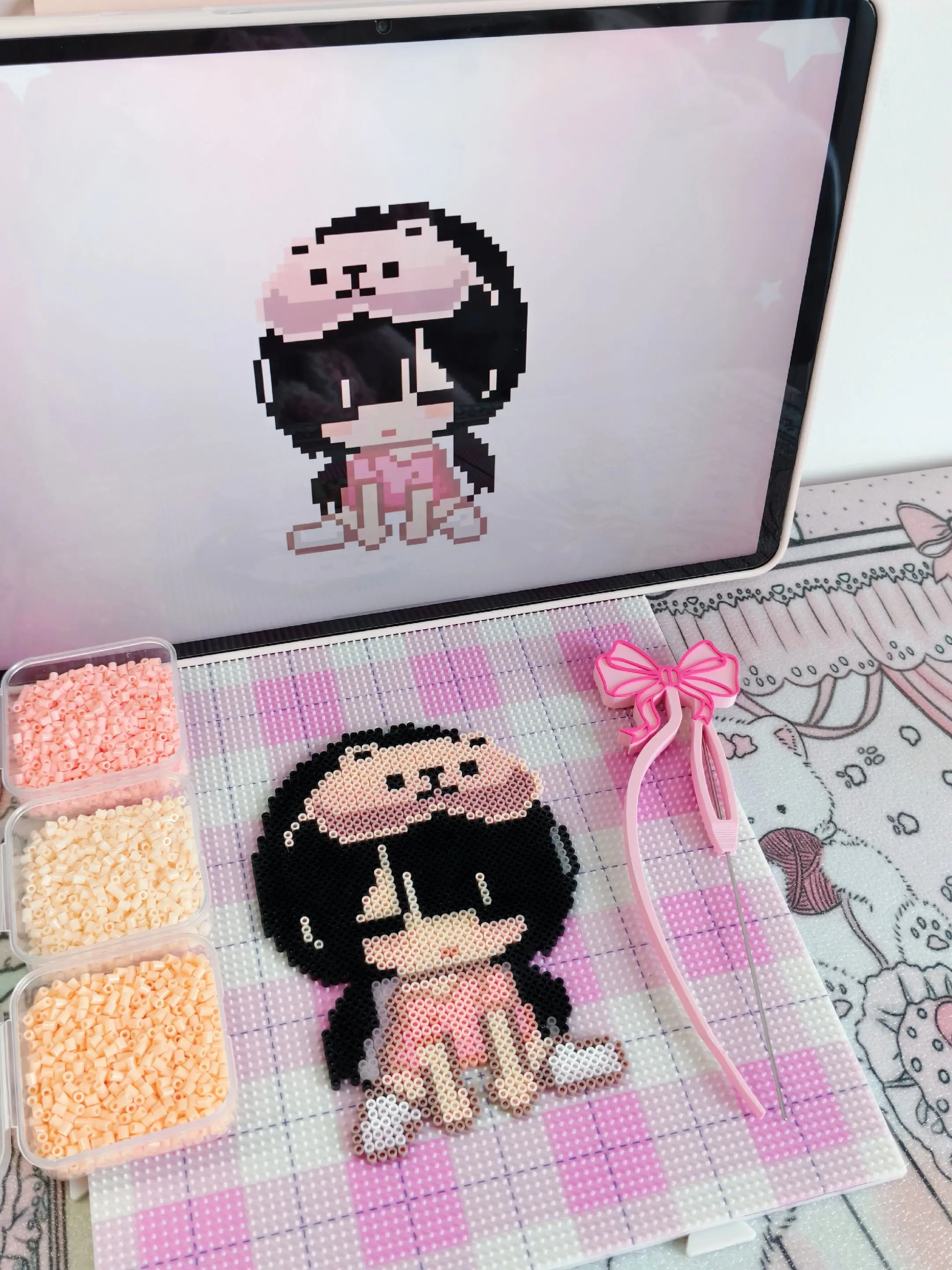 好萌的小女孩～ 拼豆接🥚中～滴滴～