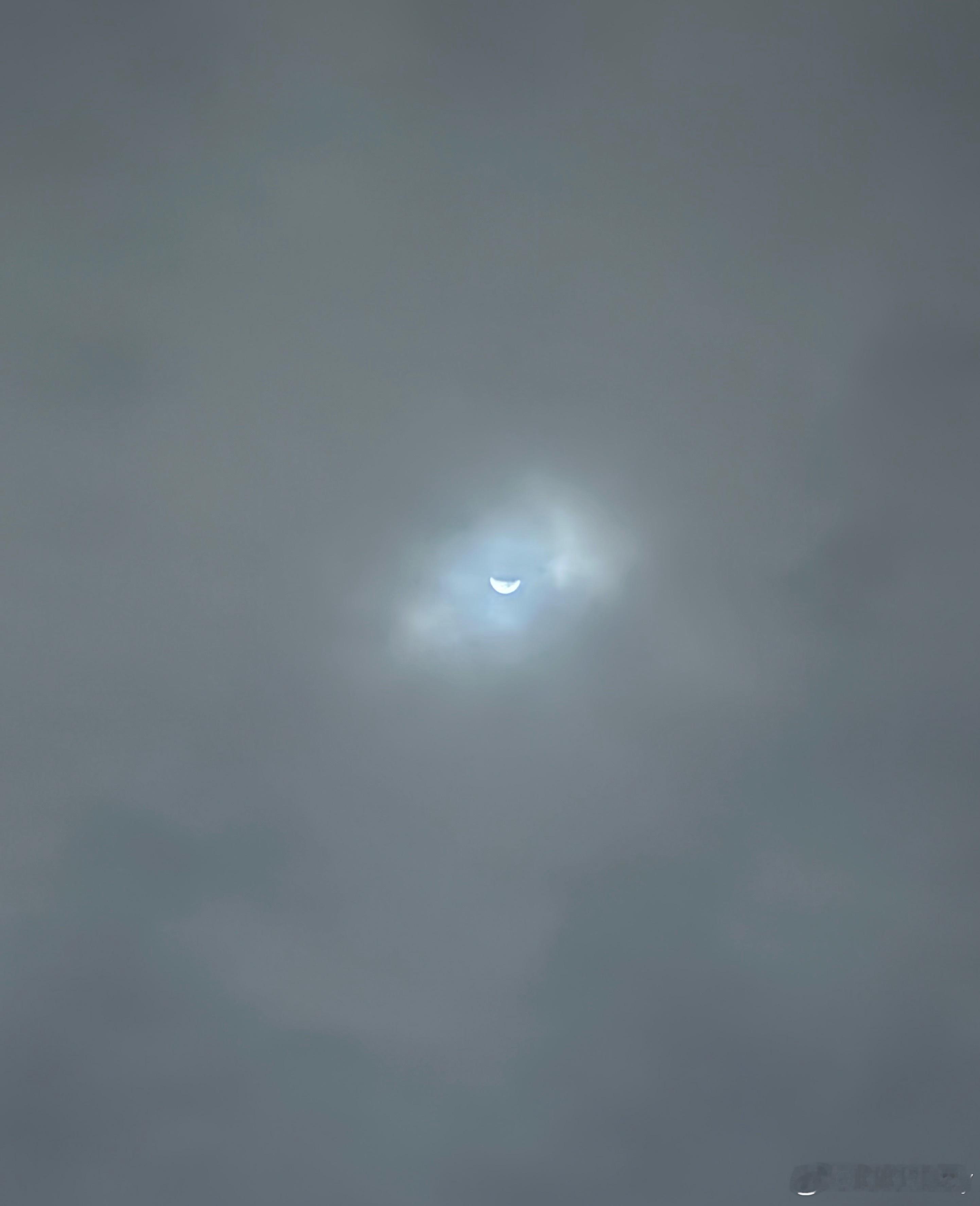 长沙下雨了浙江一轮弯月 