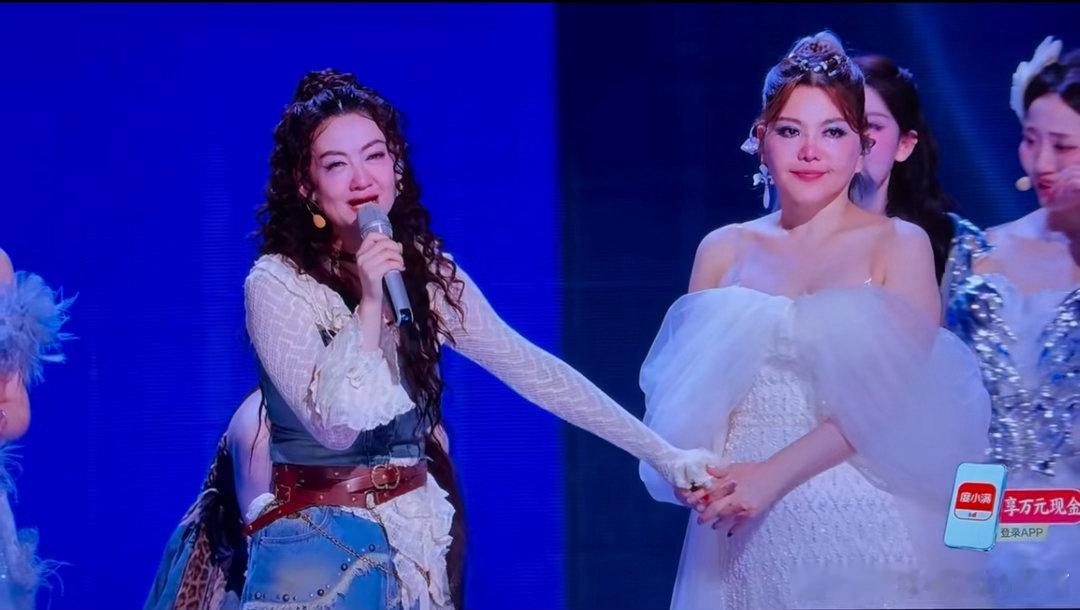 乌兰图雅鼻子都哭红了乌兰图雅要碎了者来女淘汰不接受的！！！！ 