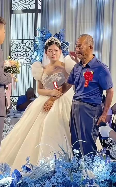 山东，有一对情侣即将结婚，在结婚前，女子向男友家提出了一个要求，自己可以不要一分