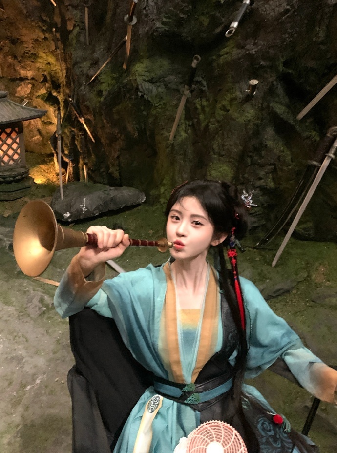 阿黛吹唢呐的才艺展示，鞠婧祎赋予了它独特的味道。不是刻意的传统与现代结合，是让乐