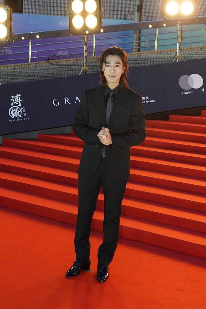 此沙亮相第44届香港电影金像奖 红毯 